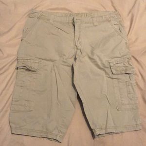 Very Handy Khaki Shorts